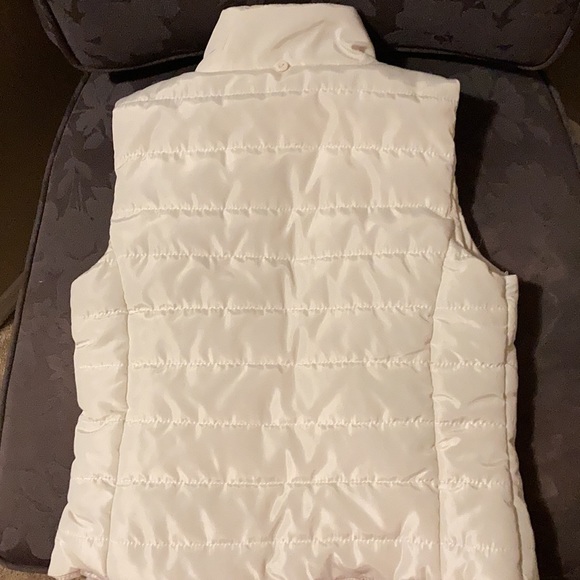 White puffy girl vest, like new! - Picture 5 of 5